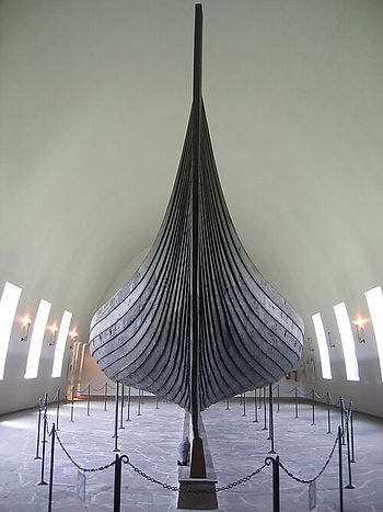 Das Gokstad-Schiff im Museum in Oslo