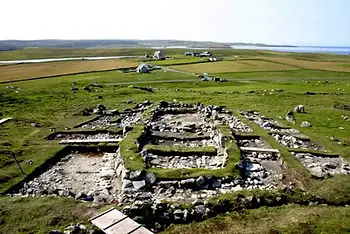 Ausgrabung eines Wikinger Langhauses in Skandinavien